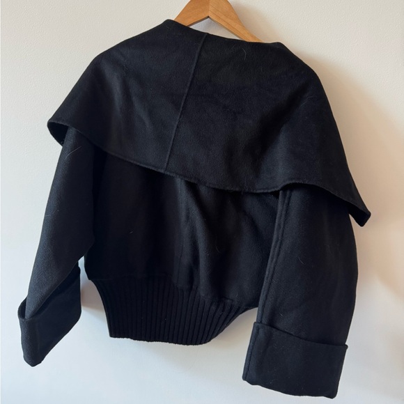 Toteme Cropped Double Clasp Jacket - Picture 5 of 7